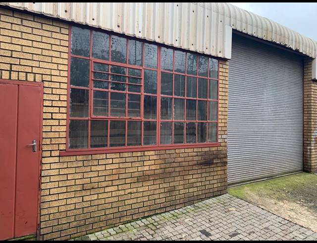 1,000M² WAREHOUSE TO LET IN WYNBERG